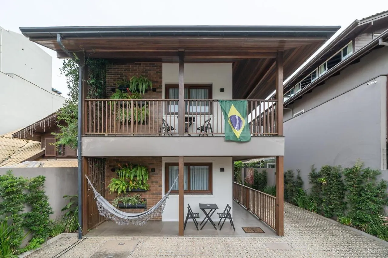 Guest house Banzai Brava Suites Itajai