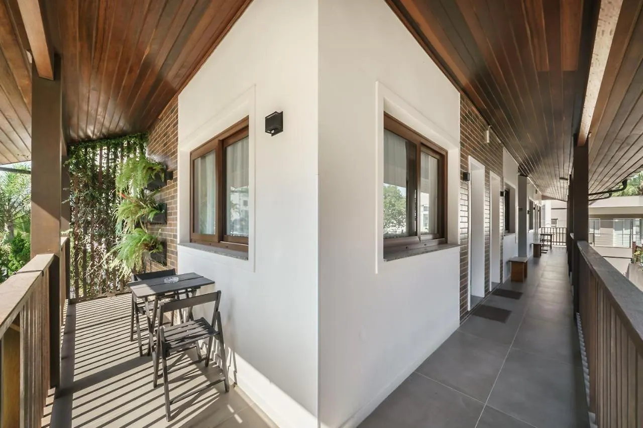Guest house Banzai Brava Suites Itajai