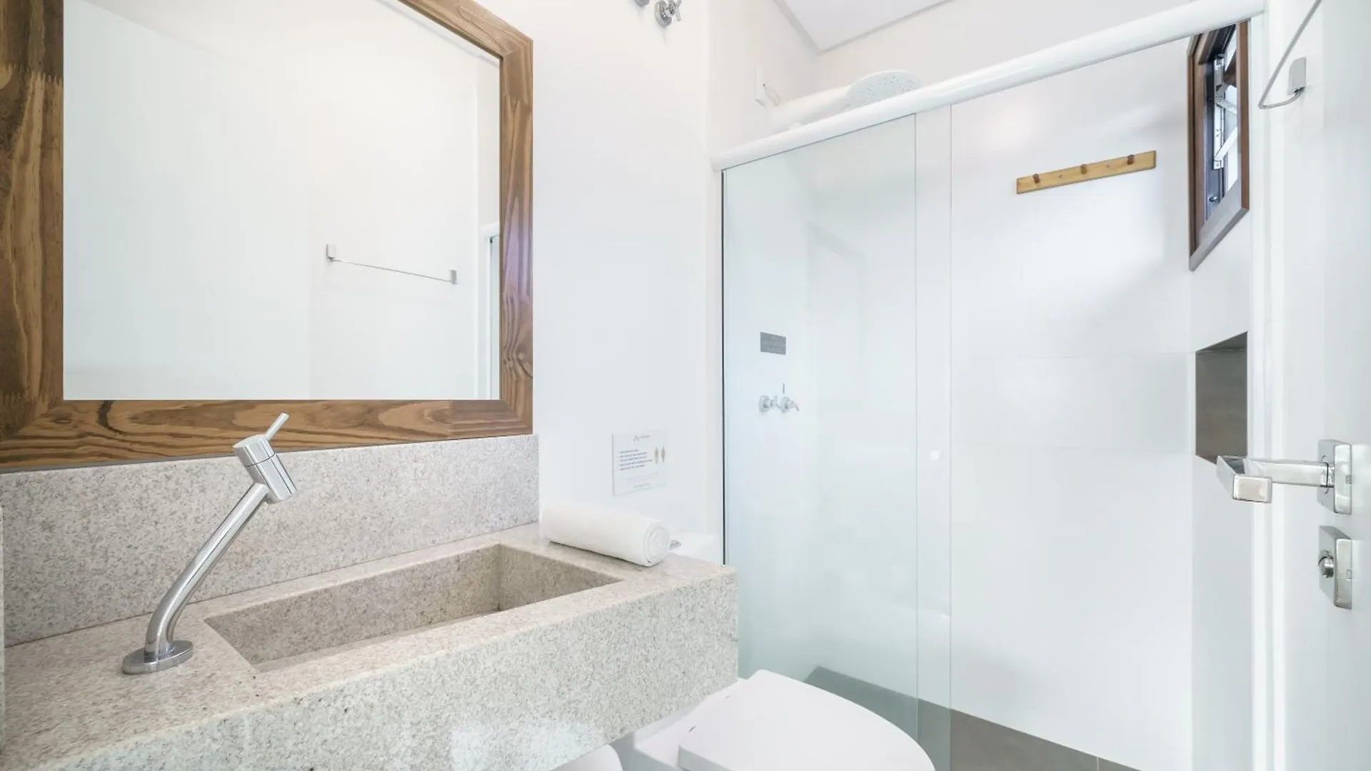 Banzai Brava Suites Itajai Guest house