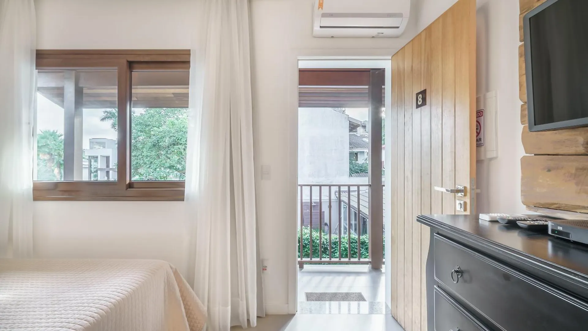Banzai Brava Suites Itajai Guest house
